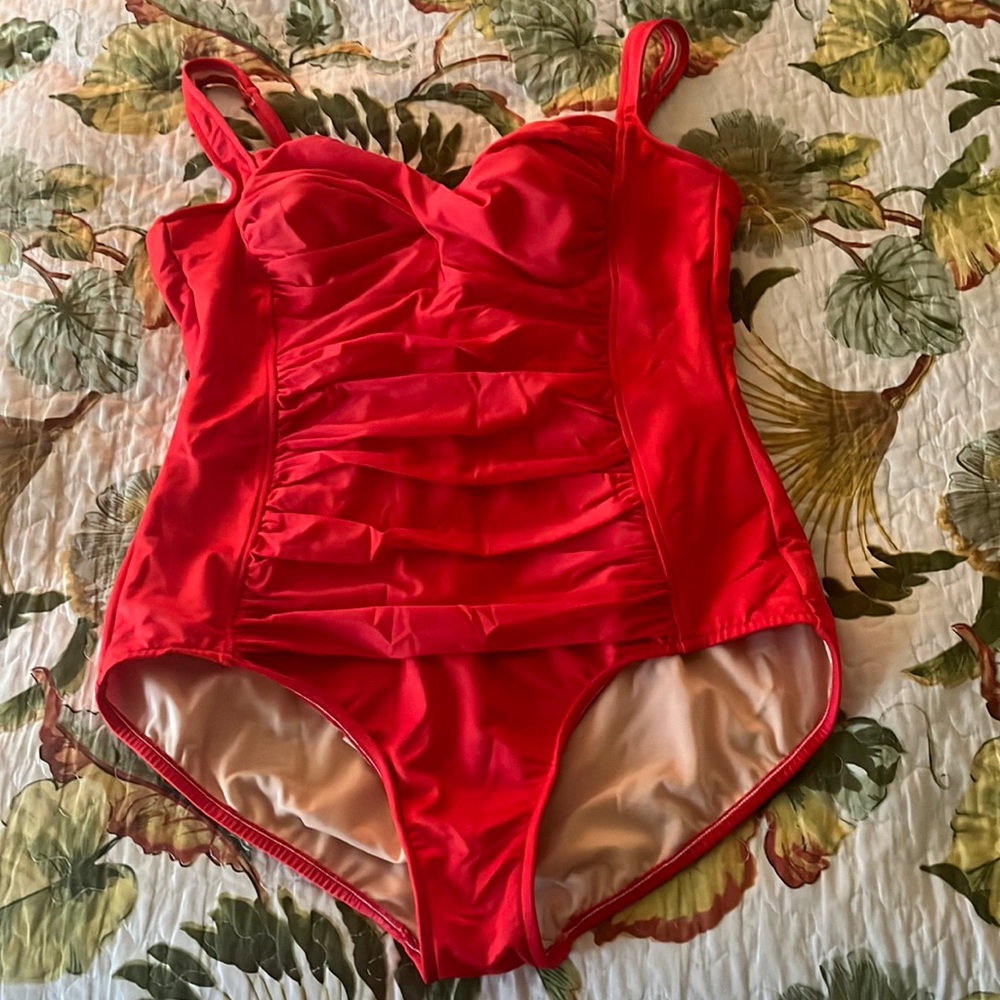 Miraclesuit Swimsuit - Size 18